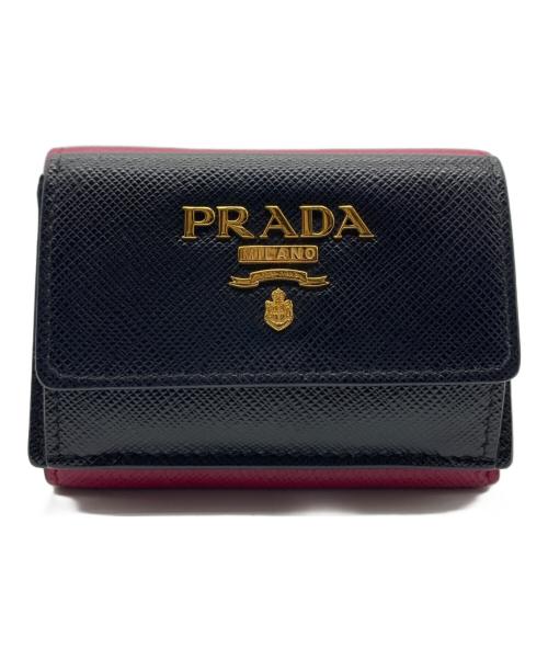 PRADA（プラダ）PRADA (プラダ) サフィアーノレザー3つ折り財布 ブラック×ピンクの古着・服飾アイテム
