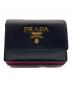 PRADA（プラダ）の古着「サフィアーノレザー3つ折り財布」｜ブラック×ピンク