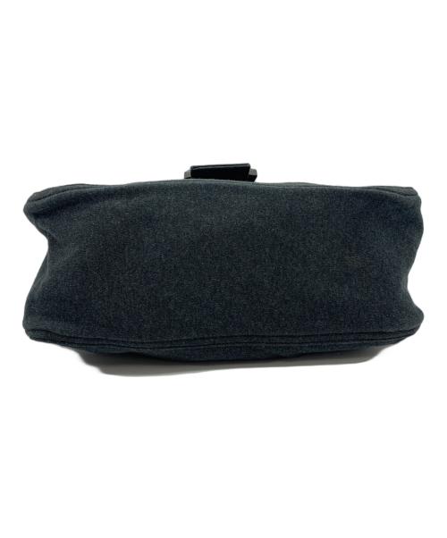 FENDI（フェンディ）FENDI (フェンディ) ショルダーバッグ グレーの古着・服飾アイテム