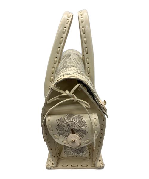 Carving Tribes（カービングトライブス）CARVING TRIBES (カービングトライブス) ハンドバッグ ホワイトの古着・服飾アイテム