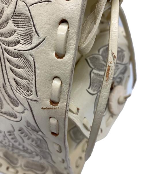 Carving Tribes（カービングトライブス）CARVING TRIBES (カービングトライブス) ハンドバッグ ホワイトの古着・服飾アイテム