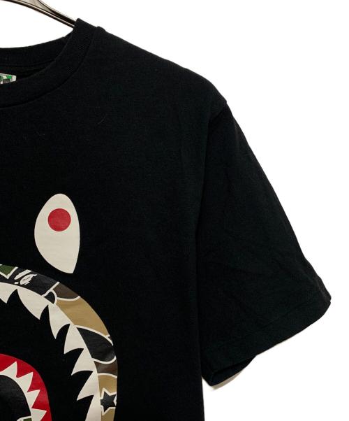 A BATHING APE（ア ベイシング エイプ）A BATHING APE (ア ベイシング エイプ) シャークＴシャツ ブラック サイズ:Mの古着・服飾アイテム