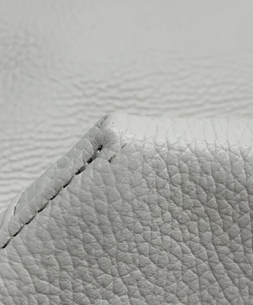 YOUNG & OLSEN The DRYGOODS STORE（ヤングアンドオルセン ザ ドライグッズストア）YOUNG & OLSEN The DRYGOODS STORE (ヤングアンドオルセン ザ ドライグッズストア) EMBOSSED LEATHER HAVERSACK アイボリー 未使用品の古着・服飾アイテム