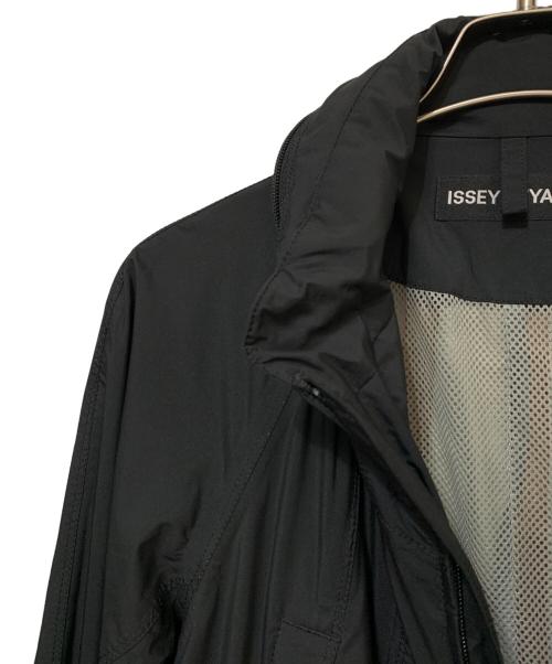 ISSEY MIYAKE（イッセイミヤケ）ISSEY MIYAKE (イッセイミヤケ) ジップコート ブラック サイズ:2の古着・服飾アイテム