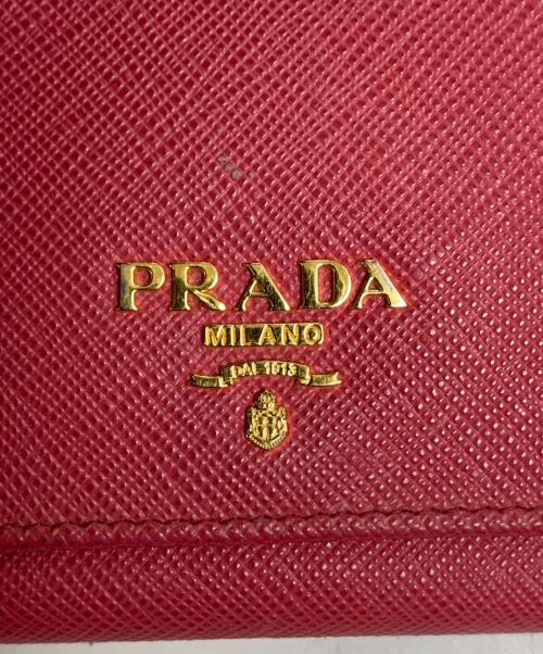 PRADA（プラダ）PRADA (プラダ) サフィアーノ コンパクトウォレット ピンクの古着・服飾アイテム