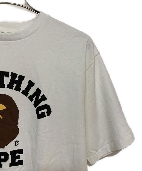 A BATHING APE（アベイシングエイプ）A BATHING APE (ア ベイシング エイプ) CAMO COLLEGE TEE ホワイト サイズ:XLの古着・服飾アイテム