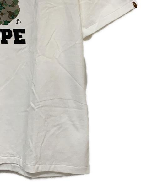A BATHING APE（アベイシングエイプ）A BATHING APE (ア ベイシング エイプ) CAMO COLLEGE TEE ホワイト サイズ:XL 未使用品の古着・服飾アイテム