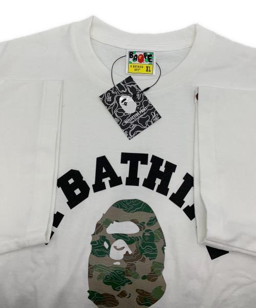 A BATHING APE（アベイシングエイプ）A BATHING APE (ア ベイシング エイプ) CAMO COLLEGE TEE ホワイト サイズ:XL 未使用品の古着・服飾アイテム