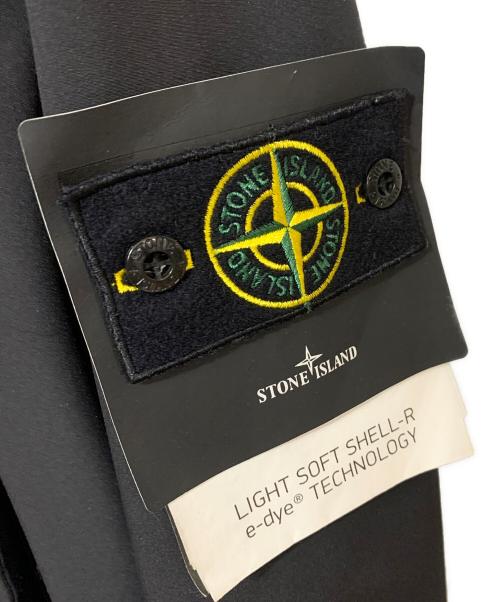 STONE ISLAND（ストーンアイランド）STONE ISLAND (ストーンアイランド) ライトソフトシェルジャケット ブラック サイズ:Ｓの古着・服飾アイテム