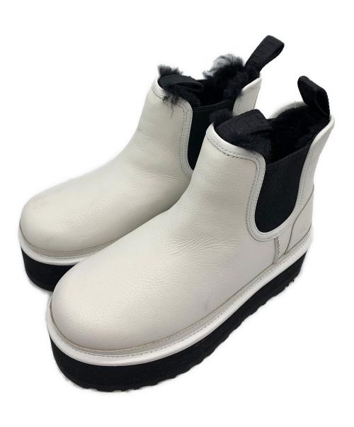 UGG（アグ）UGG (アグ) チェルシーブーツ ホワイト×ブラック サイズ:23の古着・服飾アイテム