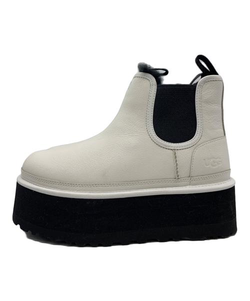 UGG（アグ）UGG (アグ) チェルシーブーツ ホワイト×ブラック サイズ:23の古着・服飾アイテム