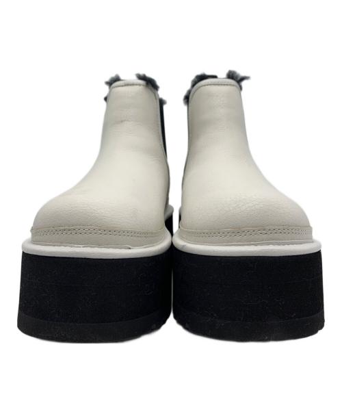 UGG（アグ）UGG (アグ) チェルシーブーツ ホワイト×ブラック サイズ:23の古着・服飾アイテム