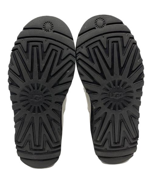 UGG（アグ）UGG (アグ) チェルシーブーツ ホワイト×ブラック サイズ:23の古着・服飾アイテム