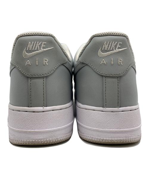 NIKE（ナイキ）NIKE (ナイキ) AIR FORCE1 '07 101WHITE/LTSKGY グレー サイズ:27.5の古着・服飾アイテム