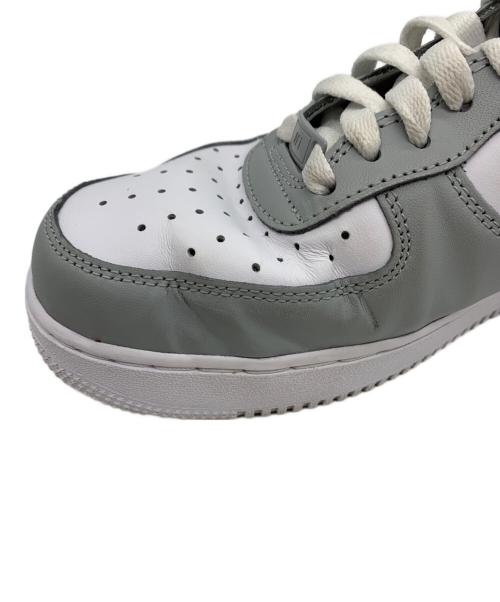 NIKE（ナイキ）NIKE (ナイキ) AIR FORCE1 '07 101WHITE/LTSKGY グレー サイズ:27.5の古着・服飾アイテム