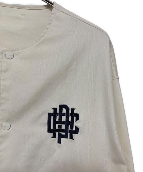 CAPTAINS HELM（キャプテンズヘルム）CAPTAINS HELM (キャプテンズヘルム) OVERLAP LOGO NO COLLAR JACKET アイボリー×ブラック サイズ:Ｌの古着・服飾アイテム
