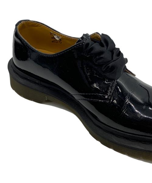 Dr.Martens（ドクターマーチン）Dr.Martens (ドクターマーチン) BEAMS (ビームス) ×BEAMSエナメルリボンシューズ ブラック サイズ:UK3の古着・服飾アイテム