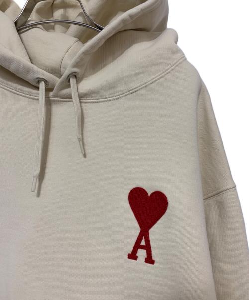 AMI PARIS（アミ パリス）AMI PARIS (アミ パリス) プルオーバーパーカー アイボリー×レッド サイズ:Ｓの古着・服飾アイテム