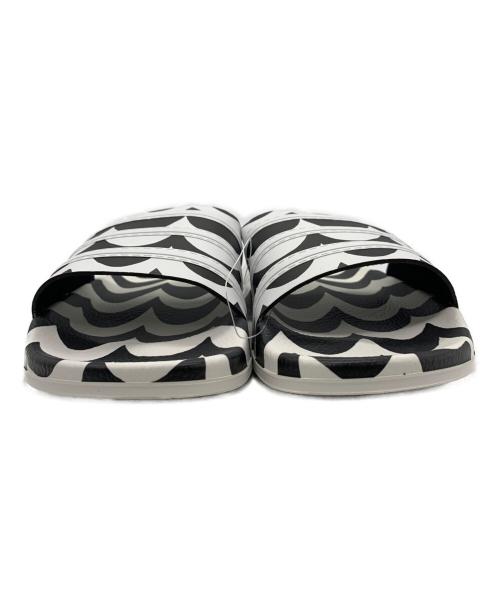 adidas（アディダス）adidas (アディダス) marimekko (マリメッコ)  ADILETTE サンダル ホワイト×ブラック サイズ:24.5の古着・服飾アイテム