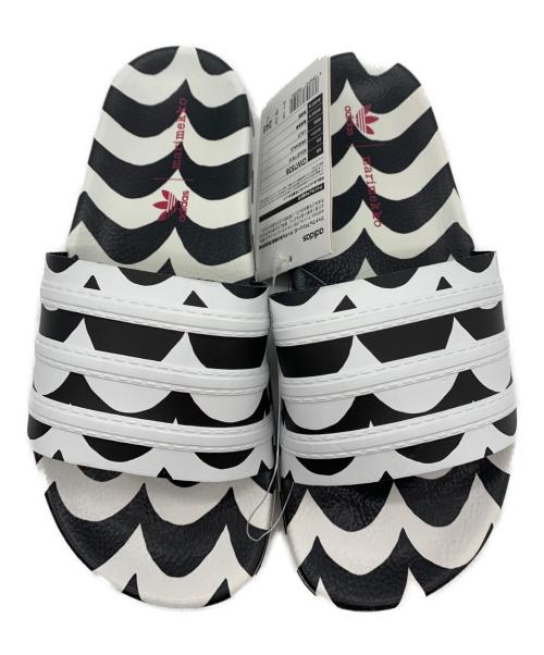 adidas（アディダス）adidas (アディダス) marimekko (マリメッコ)  ADILETTE サンダル ホワイト×ブラック サイズ:24.5の古着・服飾アイテム