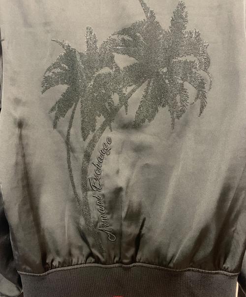 ARMANI EXCHANGE（アルマーニ エクスチェンジ）ARMANI EXCHANGE (アルマーニ エクスチェンジ) バックパームツリープリント サテンジャンパー ブラック×レッド サイズ:XSの古着・服飾アイテム