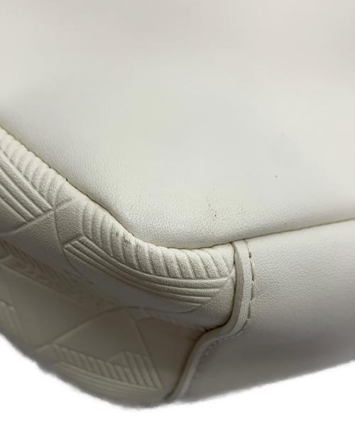 LACOSTE（ラコステ）LACOSTE (ラコステ) スモールメッセンジャーバッグ アイボリーの古着・服飾アイテム