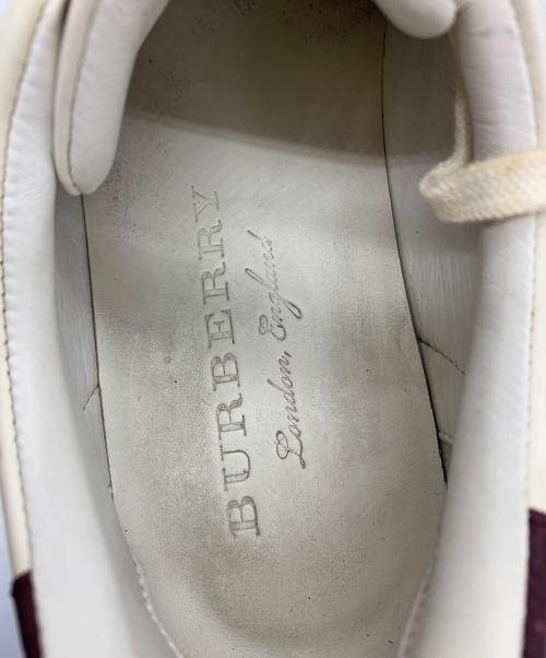 BURBERRY（バーバリー）BURBERRY (バーバリー) スニーカー ホワイト サイズ:41の古着・服飾アイテム