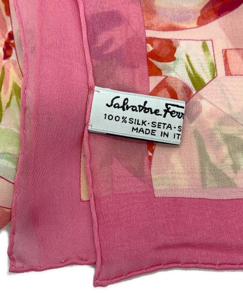 Salvatore Ferragamo（サルヴァトーレ フェラガモ）Salvatore Ferragamo (サルヴァトーレ フェラガモ) シルクスカーフ ピンクの古着・服飾アイテム