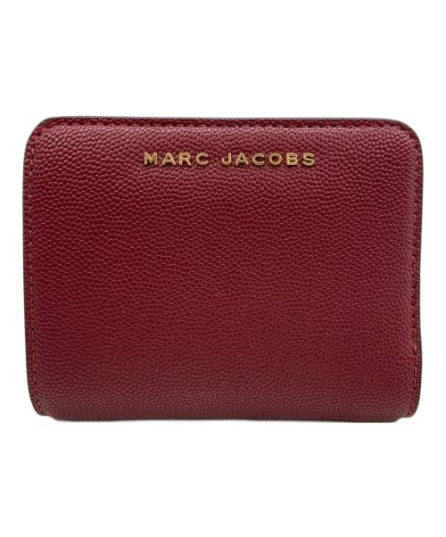 Marc by Marc Jacobs（マークバイマークジェイコブス）Marc by Marc Jacobs (マークバイマークジェイコブス) コンパクトウォレット バーガンディー（605 ポメグラネイト） 未使用品の古着・服飾アイテム