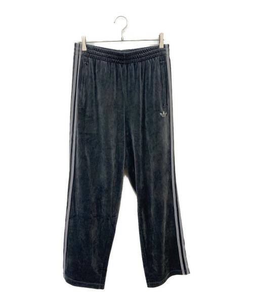 adidas（アディダス）adidas (アディダス) ファイヤーバード トラックベロアパンツ グレー サイズ:XLの古着・服飾アイテム