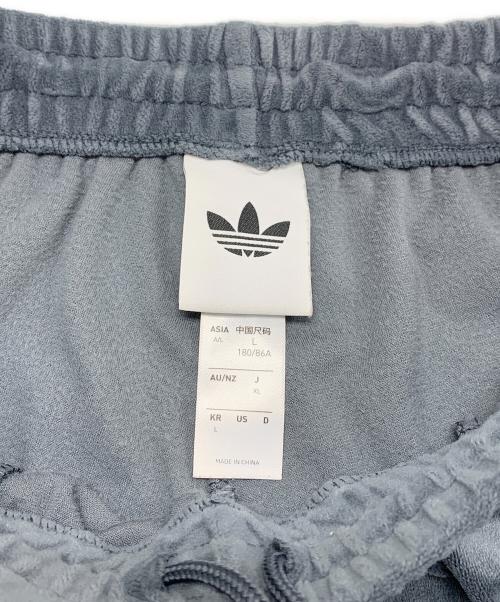 adidas（アディダス）adidas (アディダス) ファイヤーバード トラックベロアパンツ グレー サイズ:XLの古着・服飾アイテム