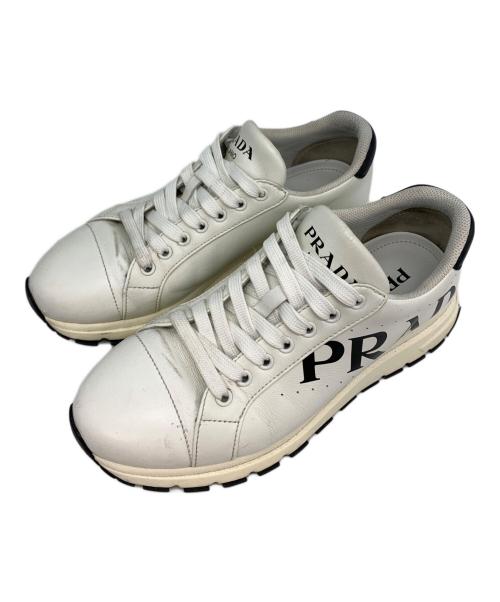 PRADA（プラダ）PRADA (プラダ) ロゴスニーカー ホワイト サイズ:5 1/2の古着・服飾アイテム