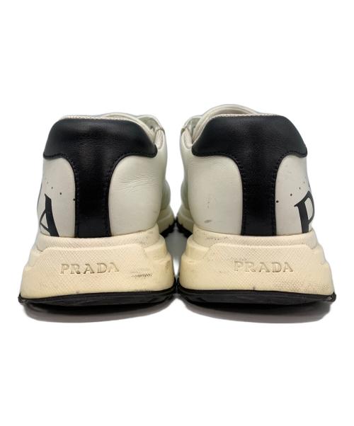 PRADA（プラダ）PRADA (プラダ) ロゴスニーカー ホワイト サイズ:5 1/2の古着・服飾アイテム