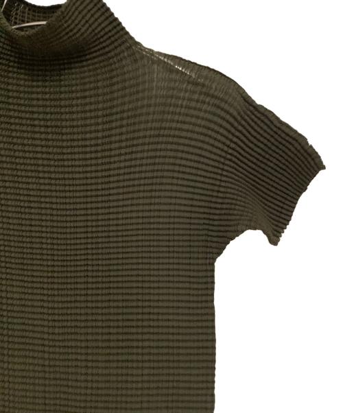 ISSEY MIYAKE（イッセイミヤケ）ISSEY MIYAKE (イッセイミヤケ) プリーツカットソー グリーン サイズ:Mの古着・服飾アイテム
