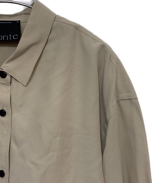 Con te（コンテ）Con te (コンテ) NVL ベーシックシャツ ベージュ サイズ:FREE 未使用品の古着・服飾アイテム