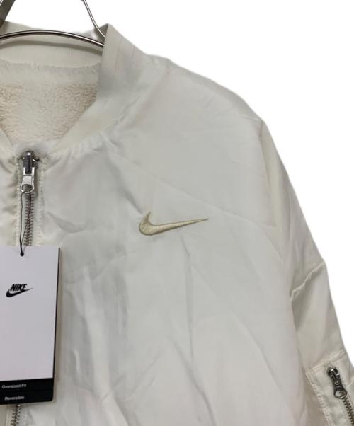 NIKE（ナイキ）NIKE (ナイキ) リバーシブルボンバージャケット アイボリー サイズ:L 未使用品の古着・服飾アイテム