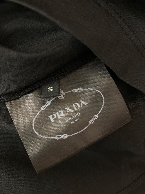 PRADA（プラダ）PRADA (プラダ) コットンクルーネックTシャツ ブラック サイズ:Sの古着・服飾アイテム