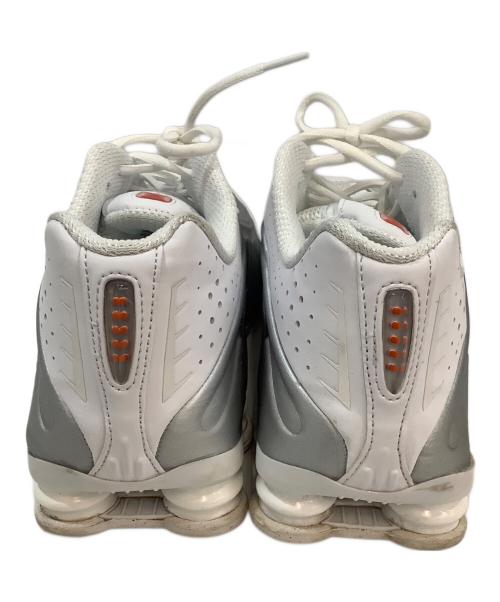 NIKE（ナイキ）NIKE (ナイキ) ローカットスニーカー ホワイト×シルバー サイズ: 26.5cmの古着・服飾アイテム