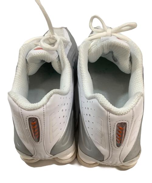 NIKE（ナイキ）NIKE (ナイキ) ローカットスニーカー ホワイト×シルバー サイズ: 26.5cmの古着・服飾アイテム