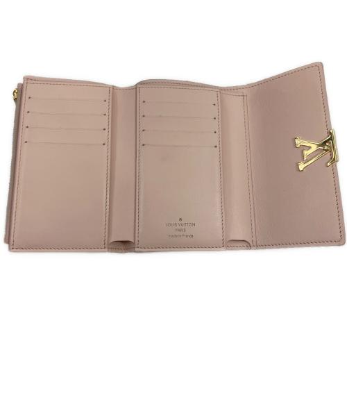 LOUIS VUITTON（ルイ ヴィトン）LOUIS VUITTON (ルイ ヴィトン) 財布/2つ折り財布/ポリフォイユカプシーヌコンパクト ピンクの古着・服飾アイテム