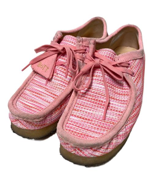 BoTT（ボット）BoTT (ボット) CLARKS (クラークス) ワラビー / レザーシューズ ピンク サイズ:US9.5Mの古着・服飾アイテム