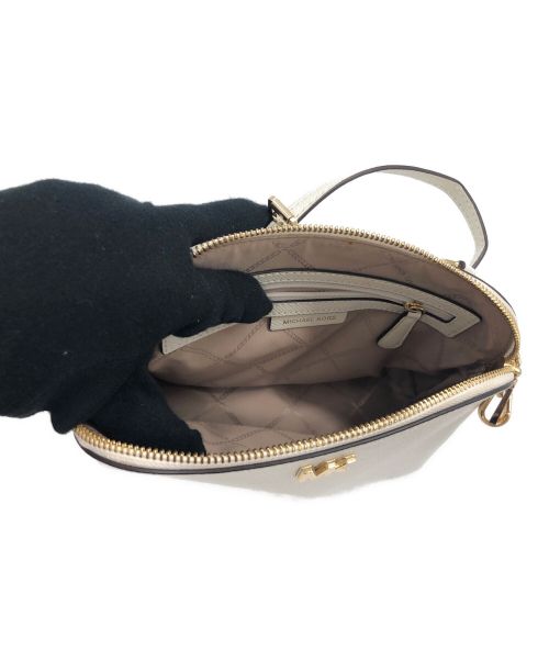 MICHAEL KORS（マイケル・コース）MICHAEL KORS (マイケルコース) ショルダーバッグ ホワイトの古着・服飾アイテム