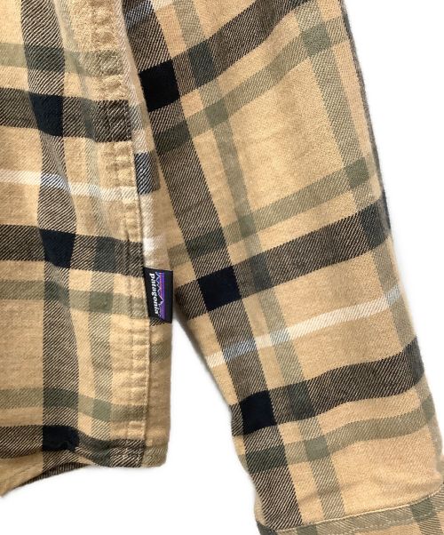 Patagonia（パタゴニア）Patagonia (パタゴニア) 長袖シャツ ベージュ サイズ:Sの古着・服飾アイテム
