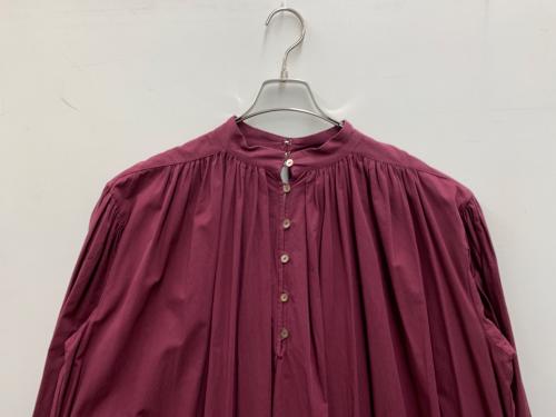 green label relaxing（グリーンレーベルリラクシング）green label relaxing (グリーンレーベルリラクシング) Tavii (タヴィ) ネックギャザーワンピース ボルドー サイズ:FREEの古着・服飾アイテム