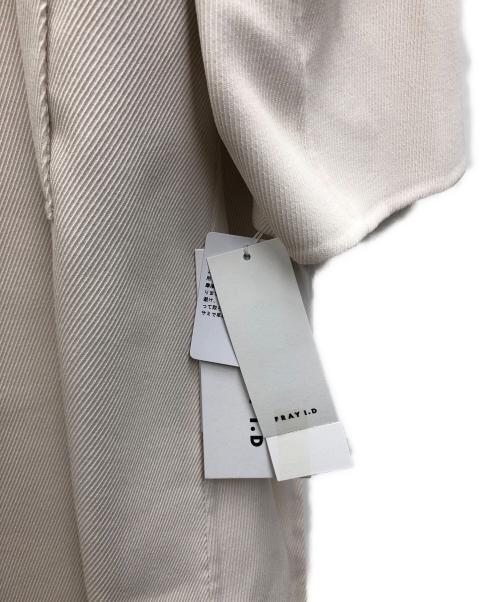 FRAY ID（フレイ アイディー）FRAY ID (フレイ アイディー) ケープステンカラーツイルリバーコート アイボリー サイズ:O 未使用品の古着・服飾アイテム