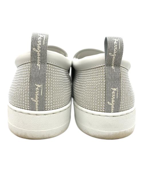 Salvatore Ferragamo（サルヴァトーレ フェラガモ）Salvatore Ferragamo (サルヴァトーレ フェラガモ) スリッポン ホワイト×シルバー サイズ:8の古着・服飾アイテム