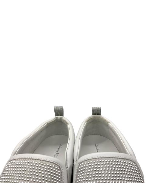 Salvatore Ferragamo（サルヴァトーレ フェラガモ）Salvatore Ferragamo (サルヴァトーレ フェラガモ) スリッポン ホワイト×シルバー サイズ:8の古着・服飾アイテム