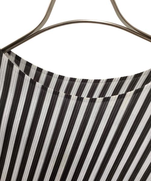 PLEATS PLEASE ISSEY MIYAKE（プリーツプリーズ イッセイミヤケ）PLEATS PLEASE ISSEY MIYAKE (プリーツプリーズ イッセイミヤケ) ノースリーブカットソー ブラック×ホワイト サイズ:3の古着・服飾アイテム