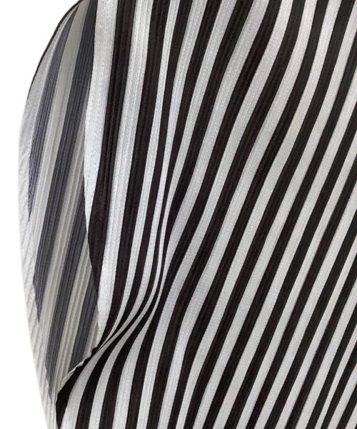 PLEATS PLEASE ISSEY MIYAKE（プリーツプリーズ イッセイミヤケ）PLEATS PLEASE ISSEY MIYAKE (プリーツプリーズ イッセイミヤケ) ノースリーブカットソー ブラック×ホワイト サイズ:3の古着・服飾アイテム