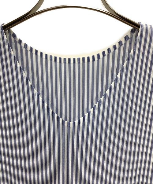 PLEATS PLEASE ISSEY MIYAKE（プリーツプリーズ イッセイミヤケ）PLEATS PLEASE ISSEY MIYAKE (プリーツプリーズ イッセイミヤケ) ノースリーブプリーツカットソー ブルー×ホワイト サイズ:3の古着・服飾アイテム